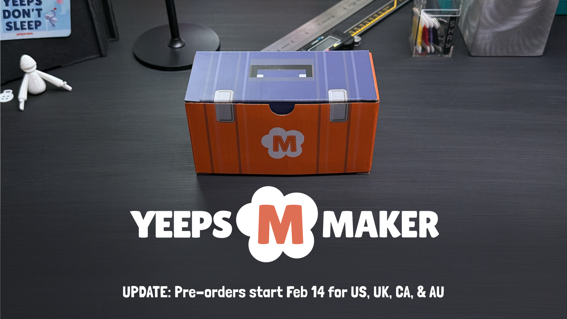 Charger la vidéo : The Early Access Yeeps Maker Kit sits on the desk